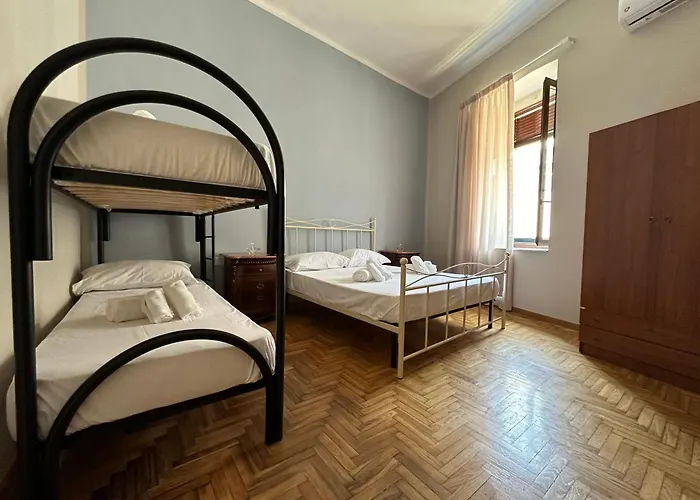 Portanova 6 Guest House