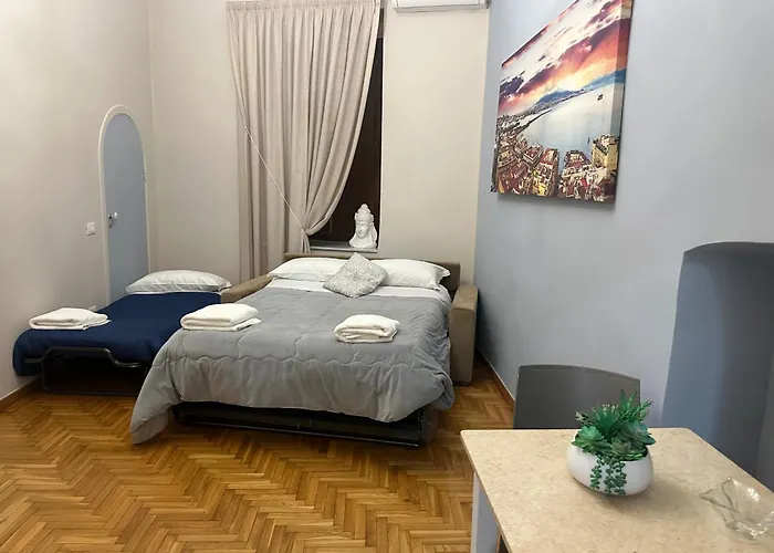 Portanova 6 Guest House